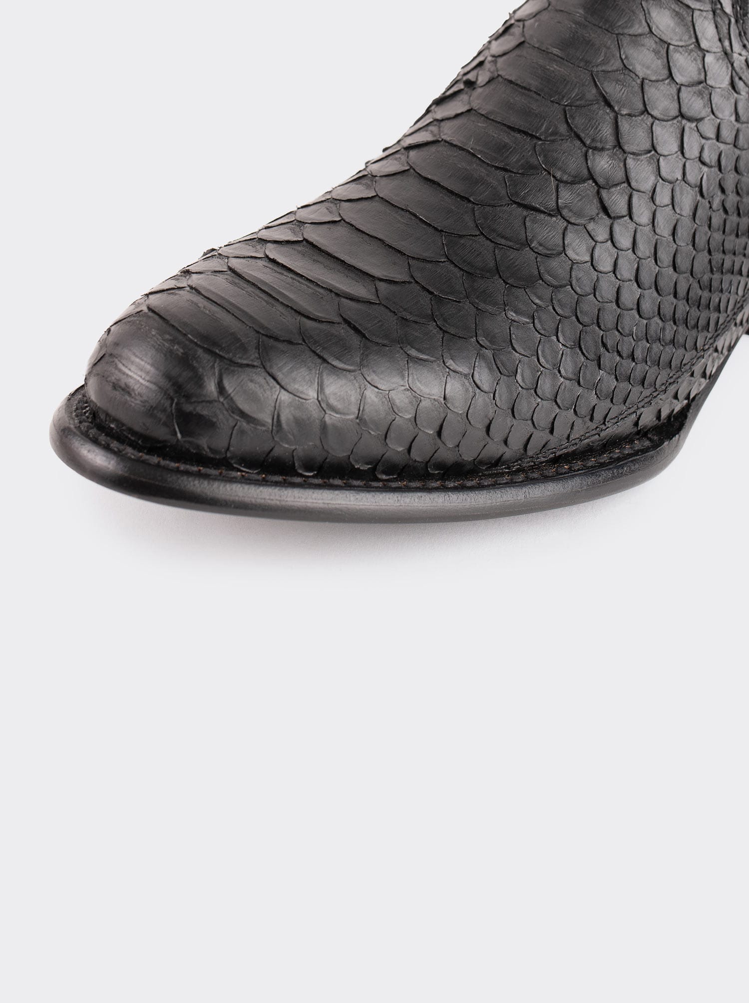 Botín Vaquero con Cierre en Piel Genuina de Pitón Color Negro Estilo 11200