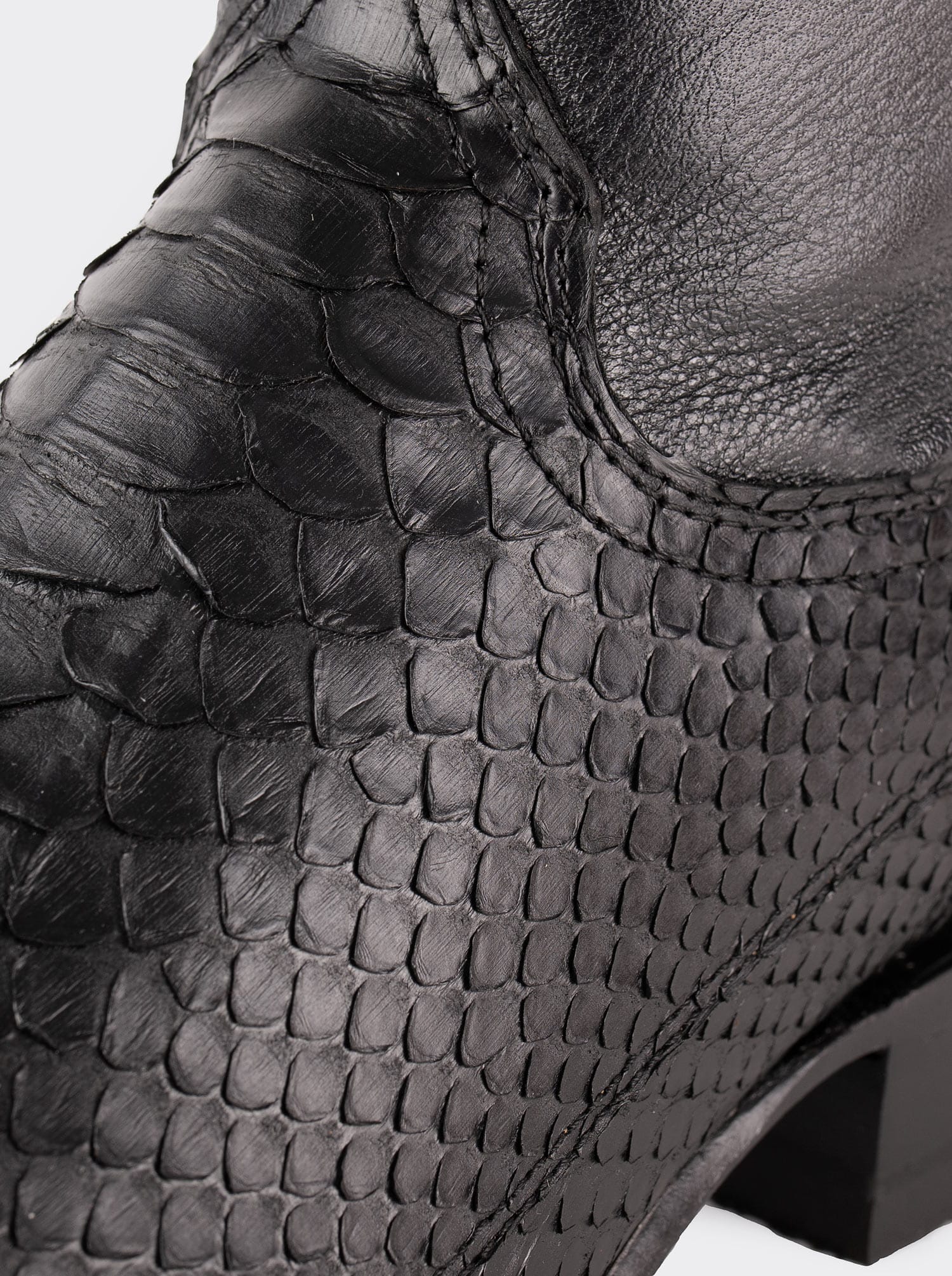 Botín Vaquero con Cierre en Piel Genuina de Pitón Color Negro Estilo 11200