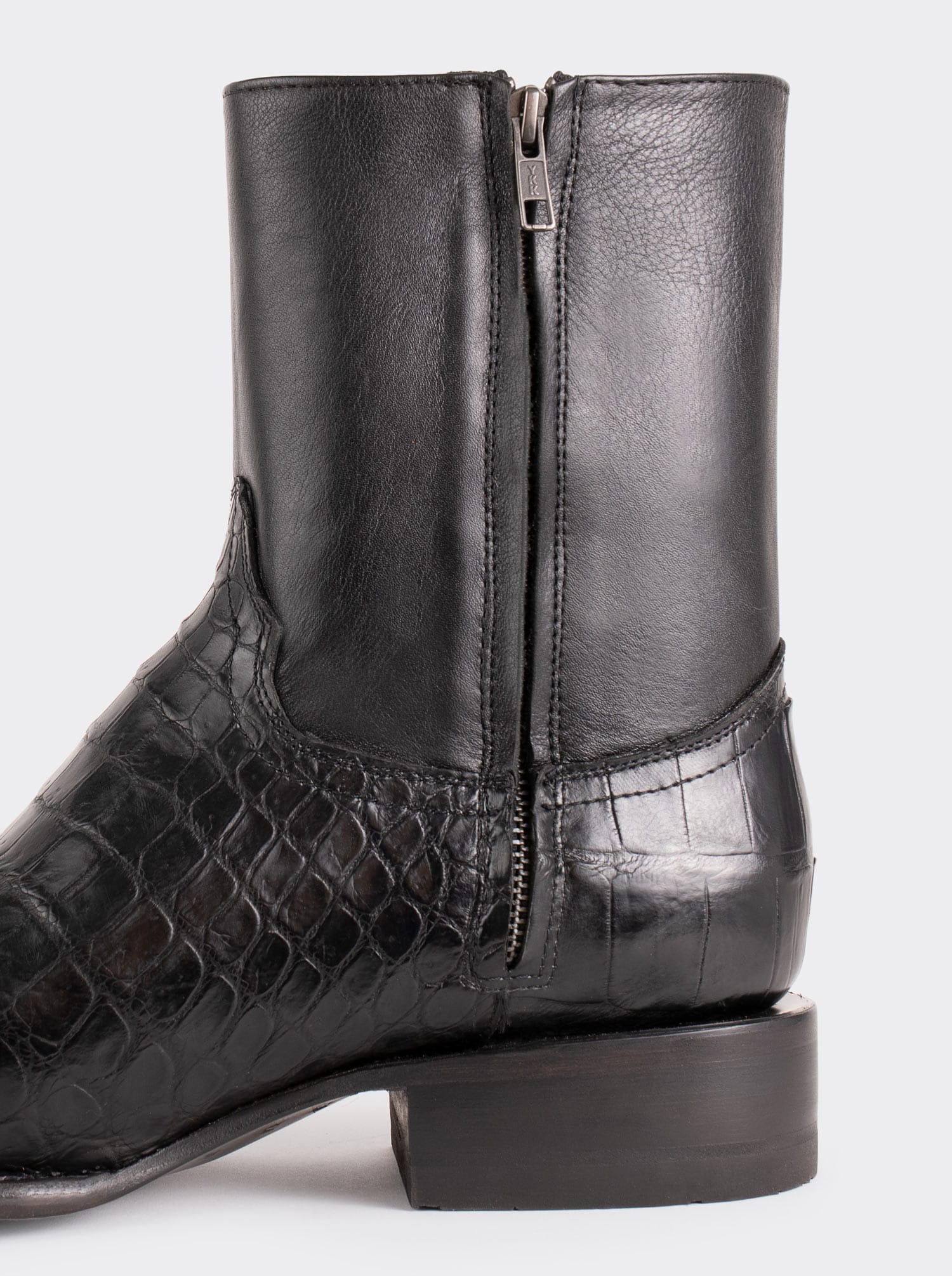 Botín Vaquero con Cierre en Piel Genuina de Moreleti Color Negro Estilo 11200