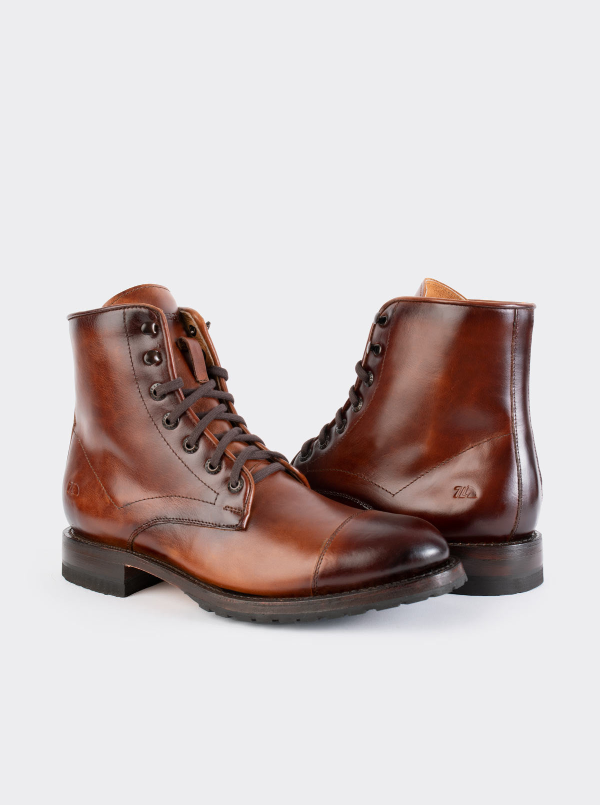 Botín Cap Toe con Suela Doble Vida Track Corzo Miel Estilo 6304