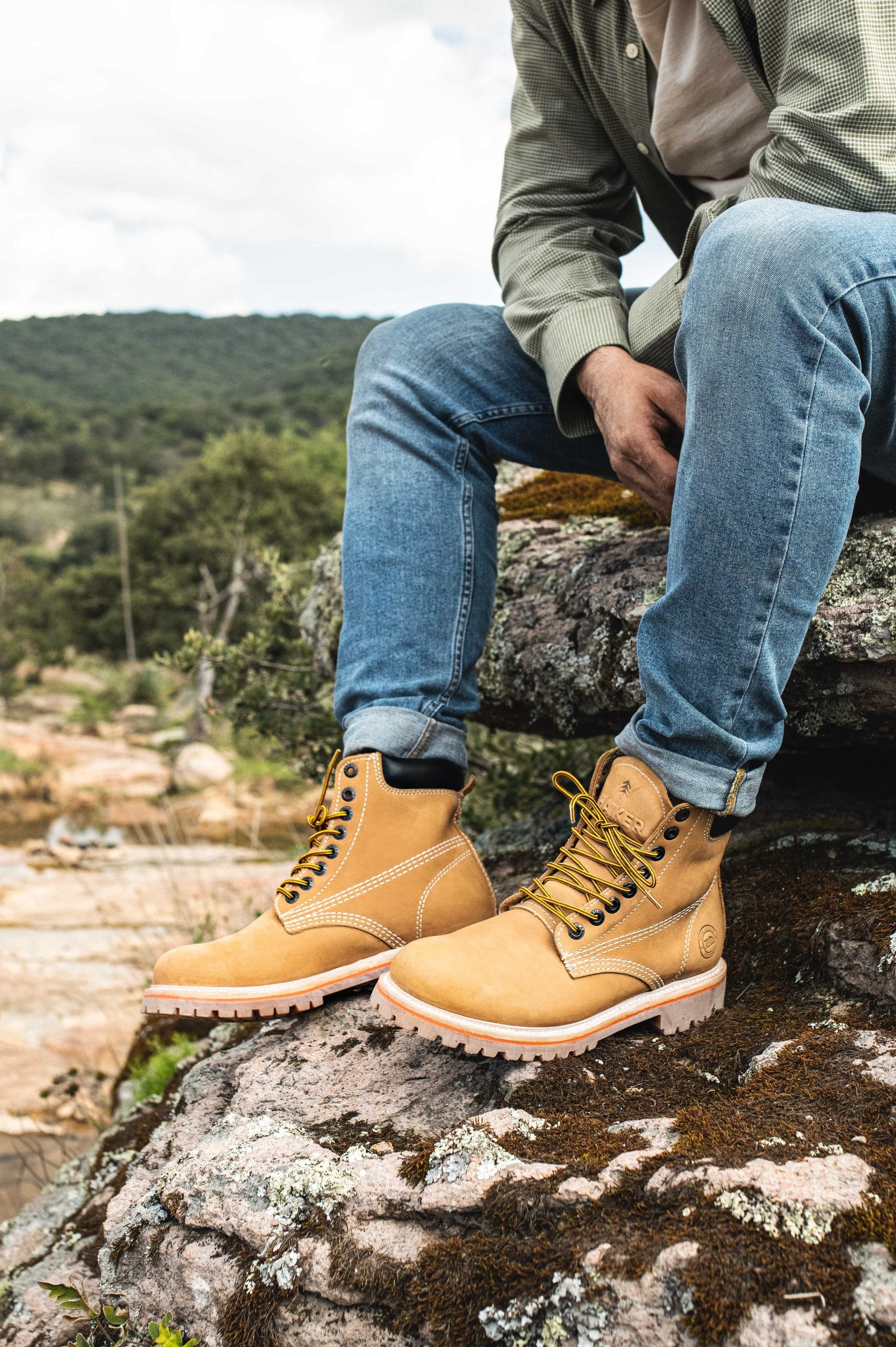 Bota Haiker Nobuck Trigo Estilo 2415