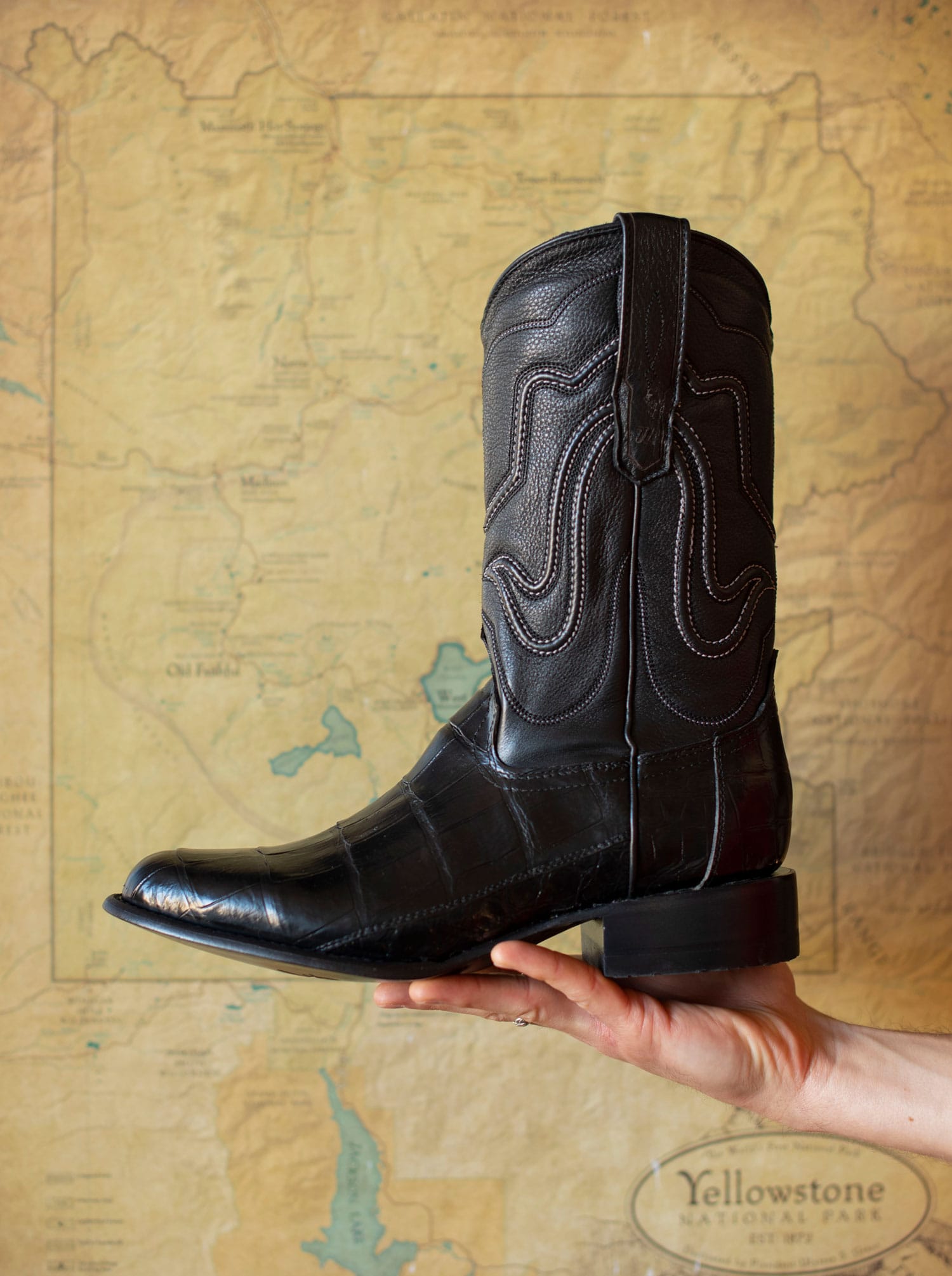 Bota Vaquera con Suela de Cuero en Piel Genuina de Moreleti Negro Estilo 1055