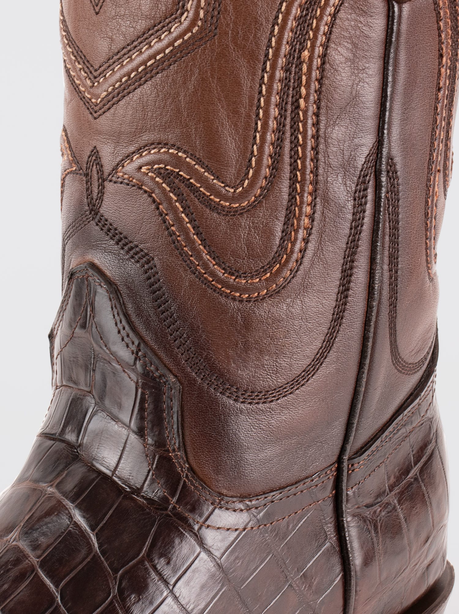 Bota Vaquera con Suela de Cuero en Piel Genuina de Moreleti Café Estilo 1055