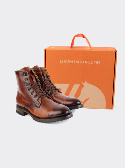 Botín Cap Toe con Suela Doble Vida Track Corzo Miel Estilo 6304